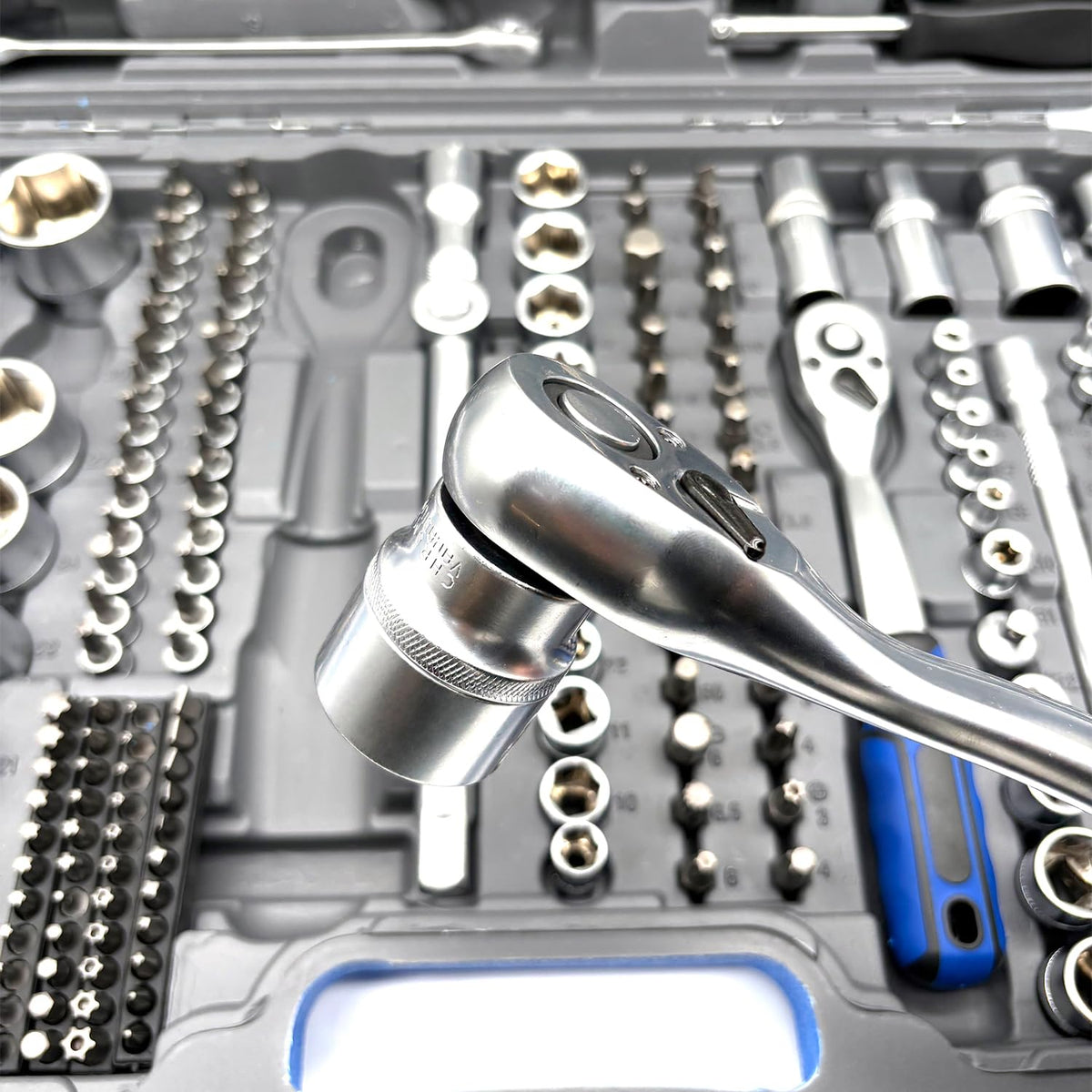 216 Pc Ratchet Socket Wrench Set T77821